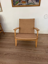 Indlæs billede til gallerivisning Wegner CH 25 lænestol
