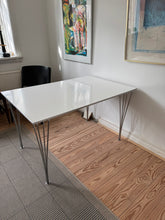 Indlæs billede til gallerivisning Spisebord
