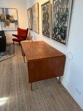 Indlæs billede til gallerivisning AT 305
