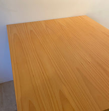 Indlæs billede til gallerivisning Spisebord
